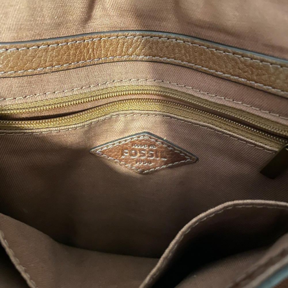 Fossil Crossbody - Picture 3 of 3